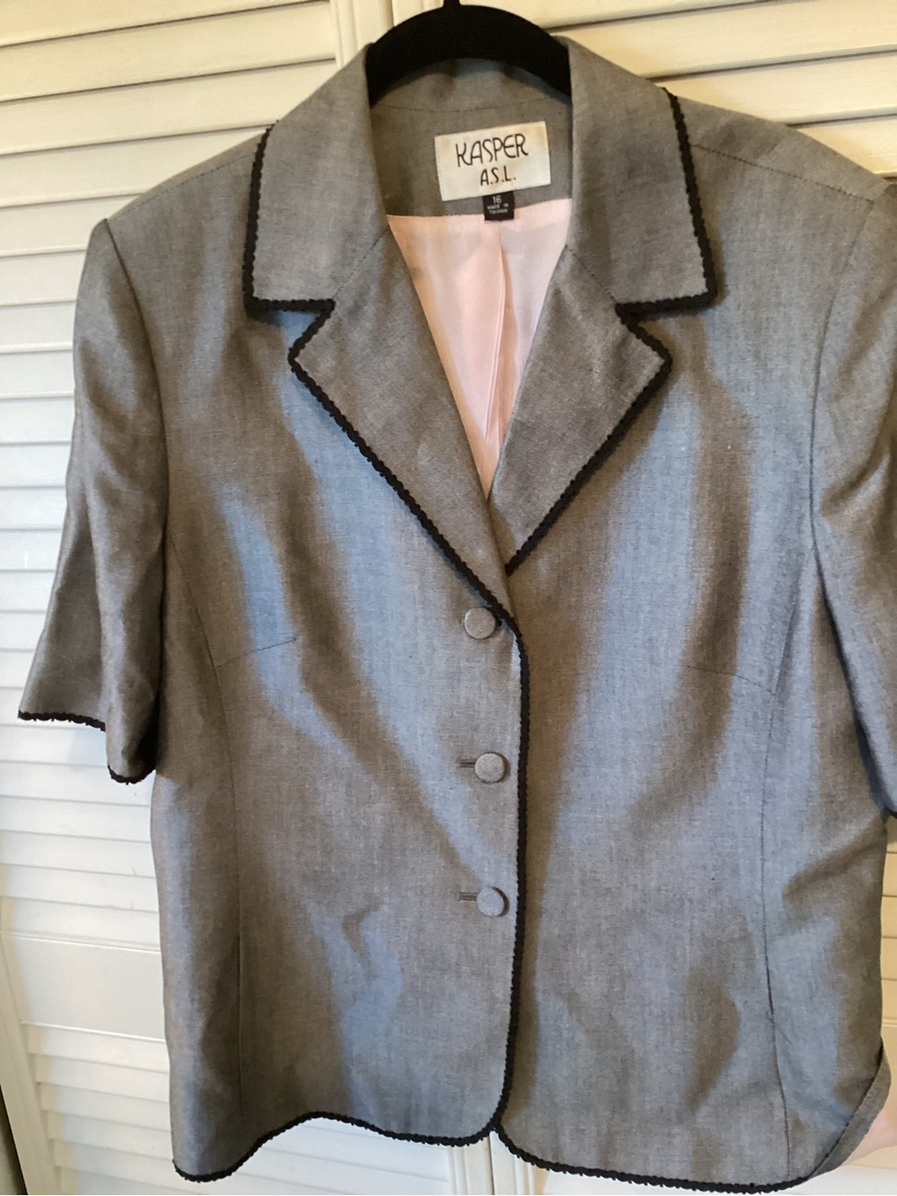Kasper Gray Short-Sleeve Suit Jacket with Black Trim